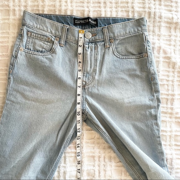 Express light wash mid-high rise cropped ripped jeans - Picture 5 of 12